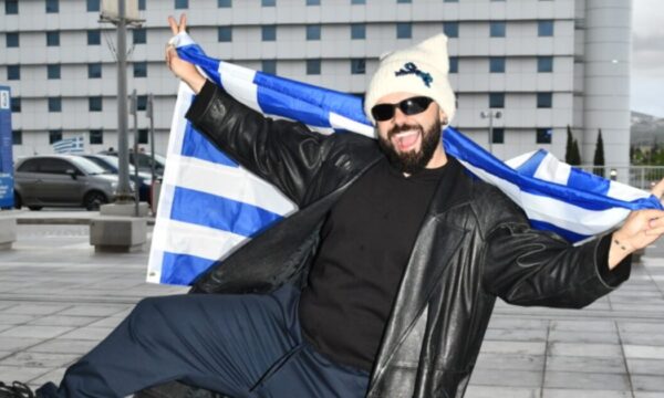 Eurovision 2026 – Akylas και ελληνική ομάδα «αναχώρησαν» για Βιέννη: Οι εικόνες από το αεροδρόμιο