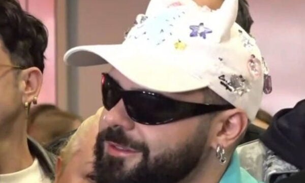 Ακύλας: Επέστρεψε στην Ελλάδα μετά τη Eurovision – Οι πρώτες του δηλώσεις και η συγκίνηση στην κάμερα
