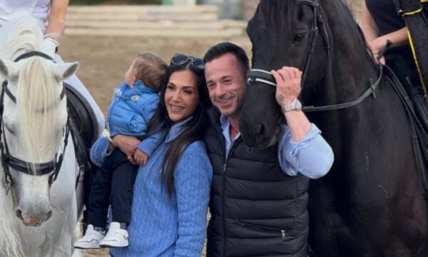 Ανθή Βούλγαρη: Πρωτομαγιάτικες στιγμές με τον γιο της στον ιππικό όμιλο – Εικόνες