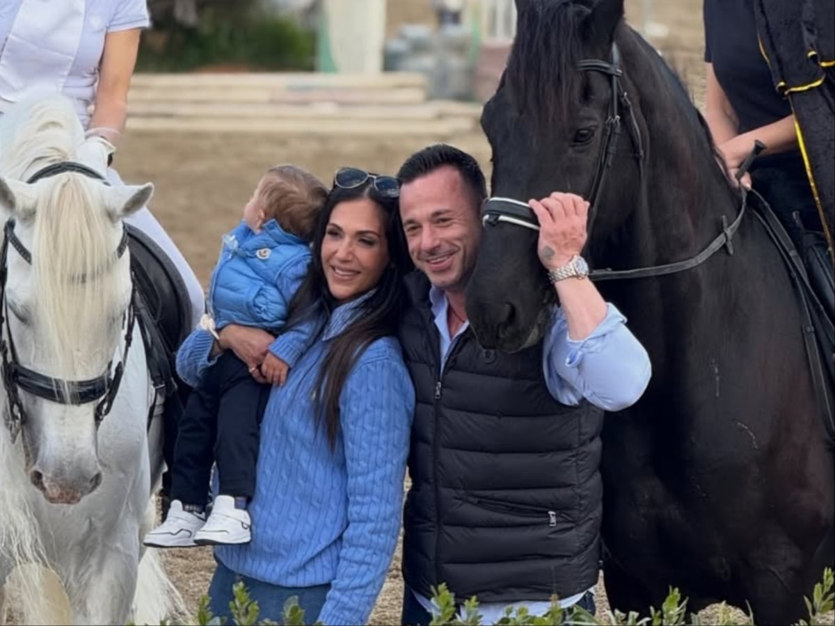 Ανθή Βούλγαρη: Πρωτομαγιάτικες στιγμές με τον γιο της στον ιππικό όμιλο – Εικόνες