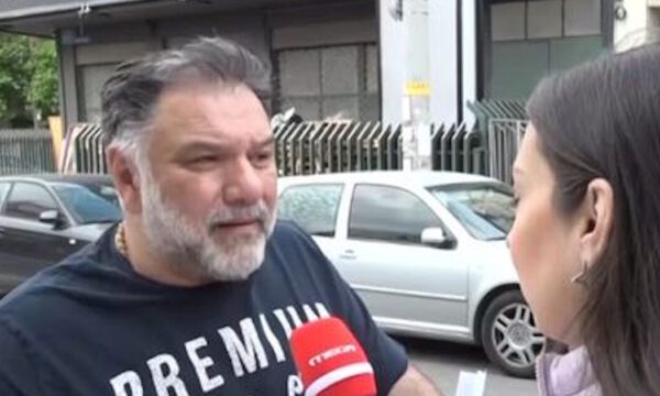 Οργισμένος ο Γρηγόρης Αρναούτογλου: «Στη Βουλή πρέπει να φορέσουν μαύρη πλερέζα και να αναρωτηθούν γιατί η νέα γενιά δεν είναι χαρούμενη»