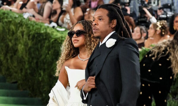 Met Gala 2026: Η Blue Ivy προσπέρασε τον Jay-Z στο κόκκινο χαλί – Το βίντεο που έγινε viral