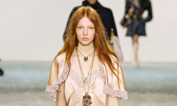 Λαιμός χωρίς ρυτίδες: Η κορυφαία beauty ρουτίνα για φρέσκο δέρμα