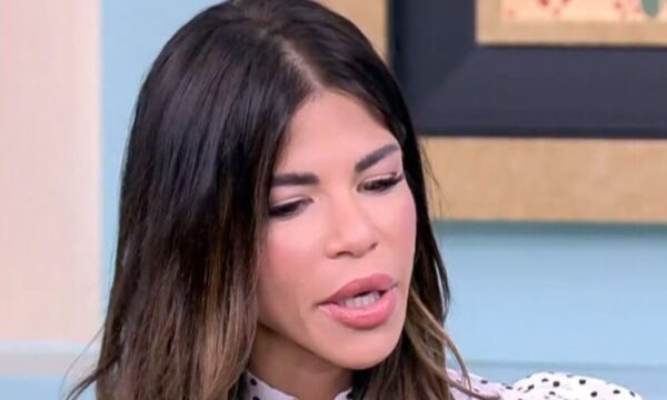 Δάφνη Καραβοκύρη: «Με σύγκρινε με τη Νανά Καραγιάννη – Είναι εξαιρετικά άσχημο να τοποθετείς ταμπέλες σε υγιείς ανθρώπους»