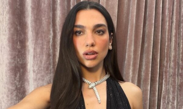 Ζουμερά χείλη: Η makeup artist της Dua Lipa μοιράζεται το μυστικό της