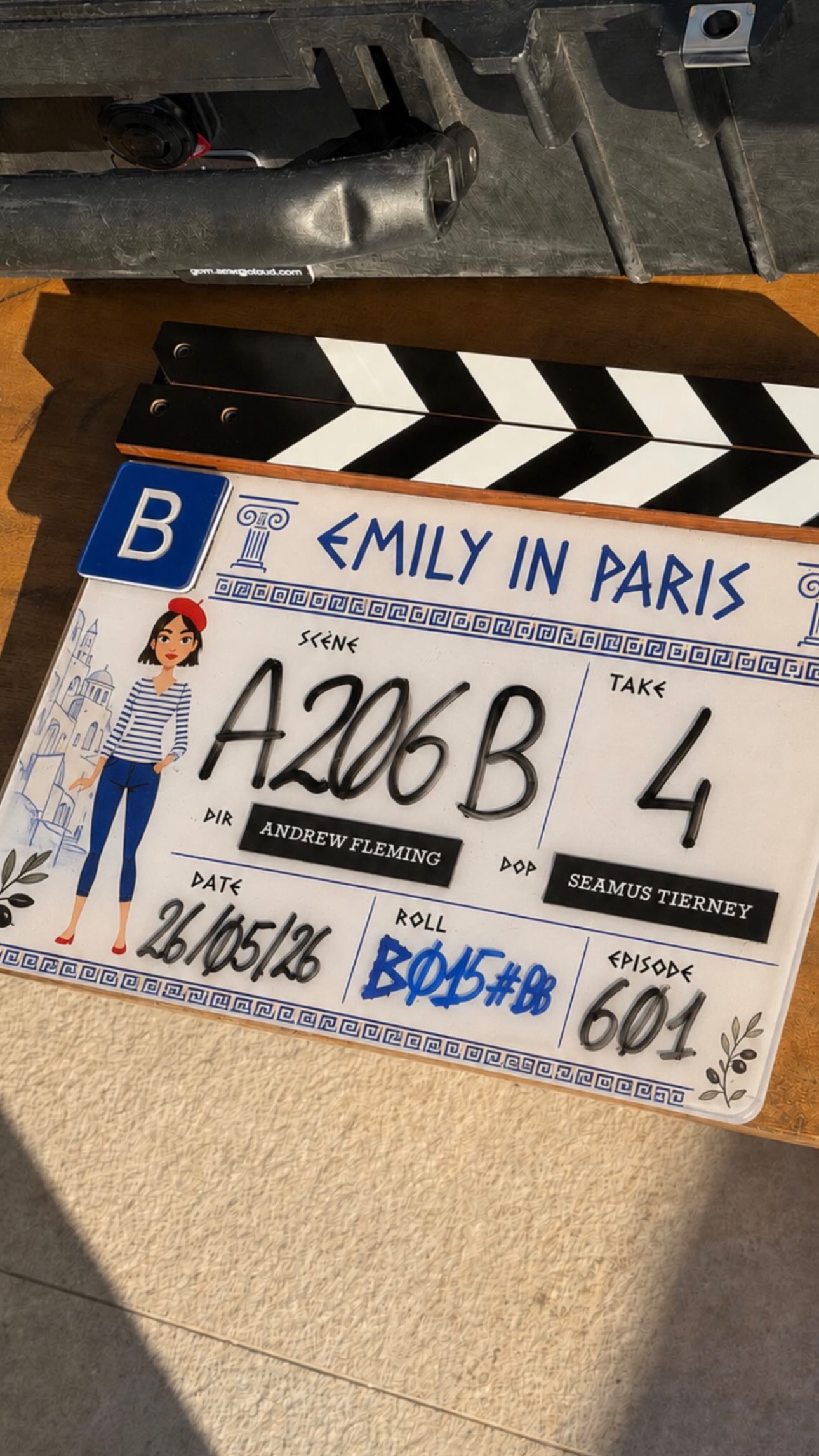 Emily In Paris: Ολοκληρώθηκαν τα γυρίσματα στη Μύκονο – Το ξέφρενο πάρτι, το συρτάκι και το «αντίο» των ηθοποιών