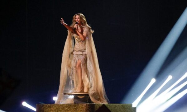 Eurovision 2026: Η Delta Goodrem από την Αυστραλία ενθουσίασε το κοινό – Η αντίδραση του Γιώργου Καπουτζίδη
