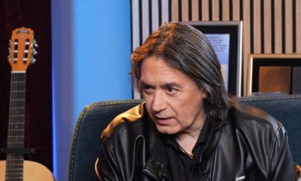 Γιάννης Κότσιρας: «Επιδίωξα οι γονείς μου να νιώθουν περήφανοι για εμένα, να ανταποκριθώ στο επίπεδο του Σταύρου Ξαρχάκου»