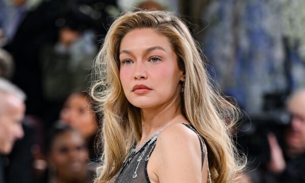 Τζίτζι Χαντίντ: Πώς να πετύχετε το No Make Up στυλ της στο Met Gala