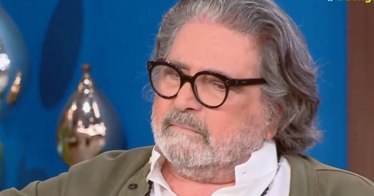 Γιώργος Χριστοδούλου: «Απευθυνόμουν στους γονείς μου στον πληθυντικό» – Η πραγματικότητα πίσω από την παρεξήγηση με την Καλλιόπη Ταχτσόγλου