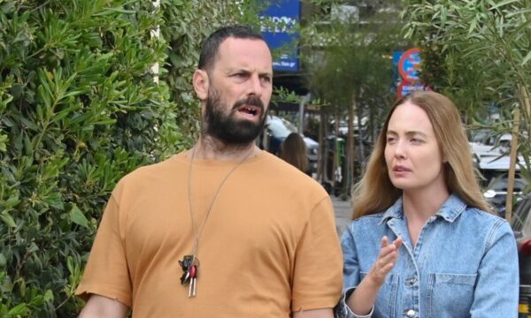 Αντωνία Καλλιμούκου – Νίκος Παραδείσης: Ασυνήθιστη έξοδος στο κέντρο της Αθήνας – Φωτογραφίες