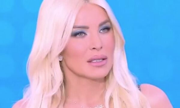 Κατερίνα Καινούργιου: «Δεν ξέρω για άλλες μαμάδες, εγώ είμαι με το μπλοκάκι» – Η αναφορά στην κόρη της, Ξένια