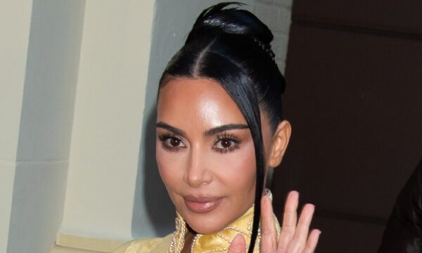 Το ιαπωνικό χτένισμα της Kim Kardashian θυμίζει γλυπτό