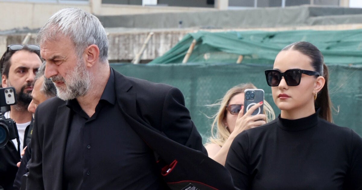 Αποχαιρετισμός Γωγώς Μαστροκώστα: Συγκλονιστικός ο επικήδειος της κόρης της, Βικτώριας – «Αν υπάρχει αγάπη, είσαι η μία και μοναδική»
