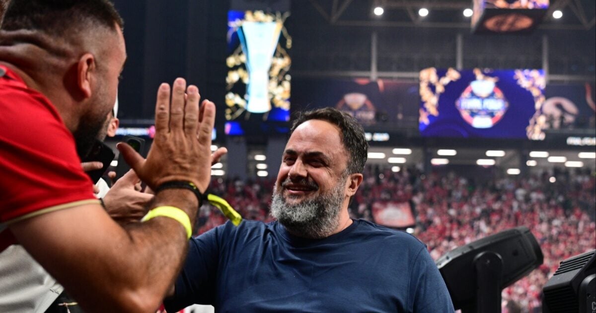 Ολυμπιακός – Ρεάλ Μαδρίτης: Η άφιξη του Βαγγέλη Μαρινάκη στο T-Center και η ενθουσιώδης υποδοχή
