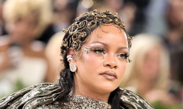 Met Gala 2026: Από μίνιμαλ έως εκκεντρικά τα αξεσουάρ μαλλιών των διασήμων ήταν εμβληματικά