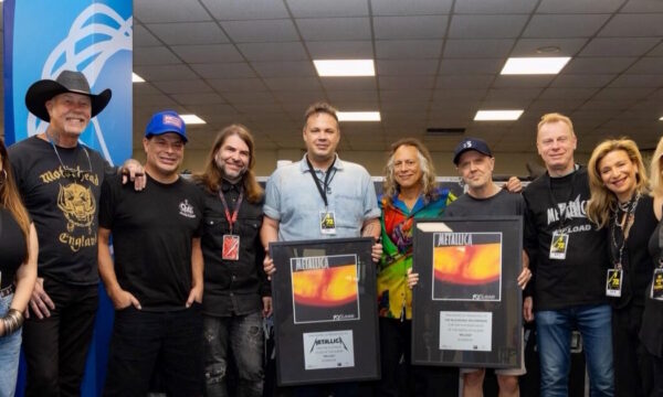 Metallica: Η βράβευση στην Αθήνα λίγο πριν την εμφάνιση στο ΟΑΚΑ