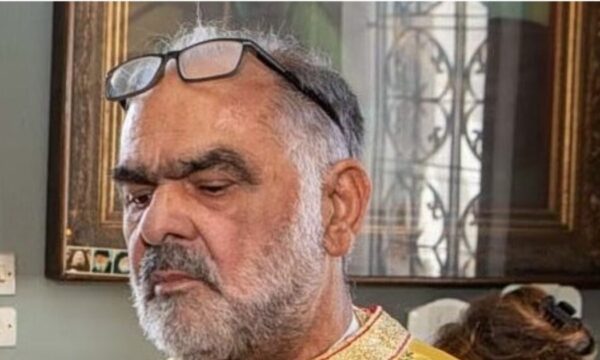 Απεβίωσε ο παπά-Τσάκαλος – Η συγκλονιστική ανάρτηση του γιου του