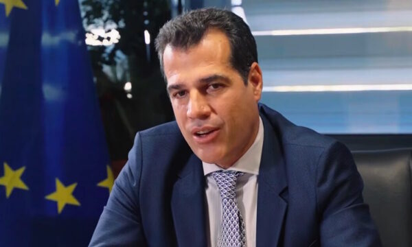 Θάνος Πλεύρης: «Υποβλήθηκα σε επέμβαση με 20% πιθανότητες επιβίωσης – Προσευχόμουν να δω τα παιδιά μου ξανά»