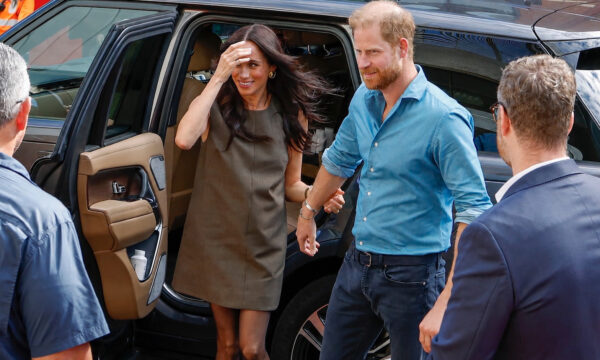 Meghan Markle: Το trapeze φόρεμα που επιλέγουν οι πιο κομψές γυναίκες τώρα