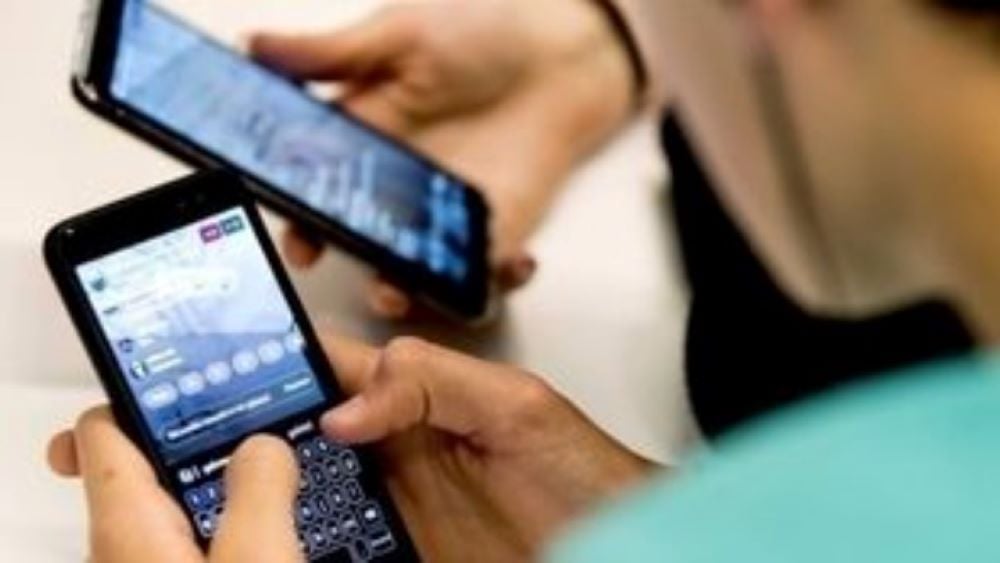 Τα social media αποτελούν το «νέο κάπνισμα» για τα παιδιά: Σοβαρή προειδοποίηση από Βρετανούς ιατρούς