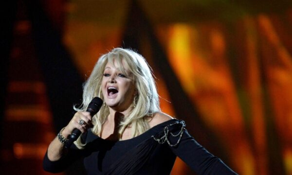 Bonnie Tyler: Η εμβληματική τραγουδίστρια σε τεχνητό κώμα