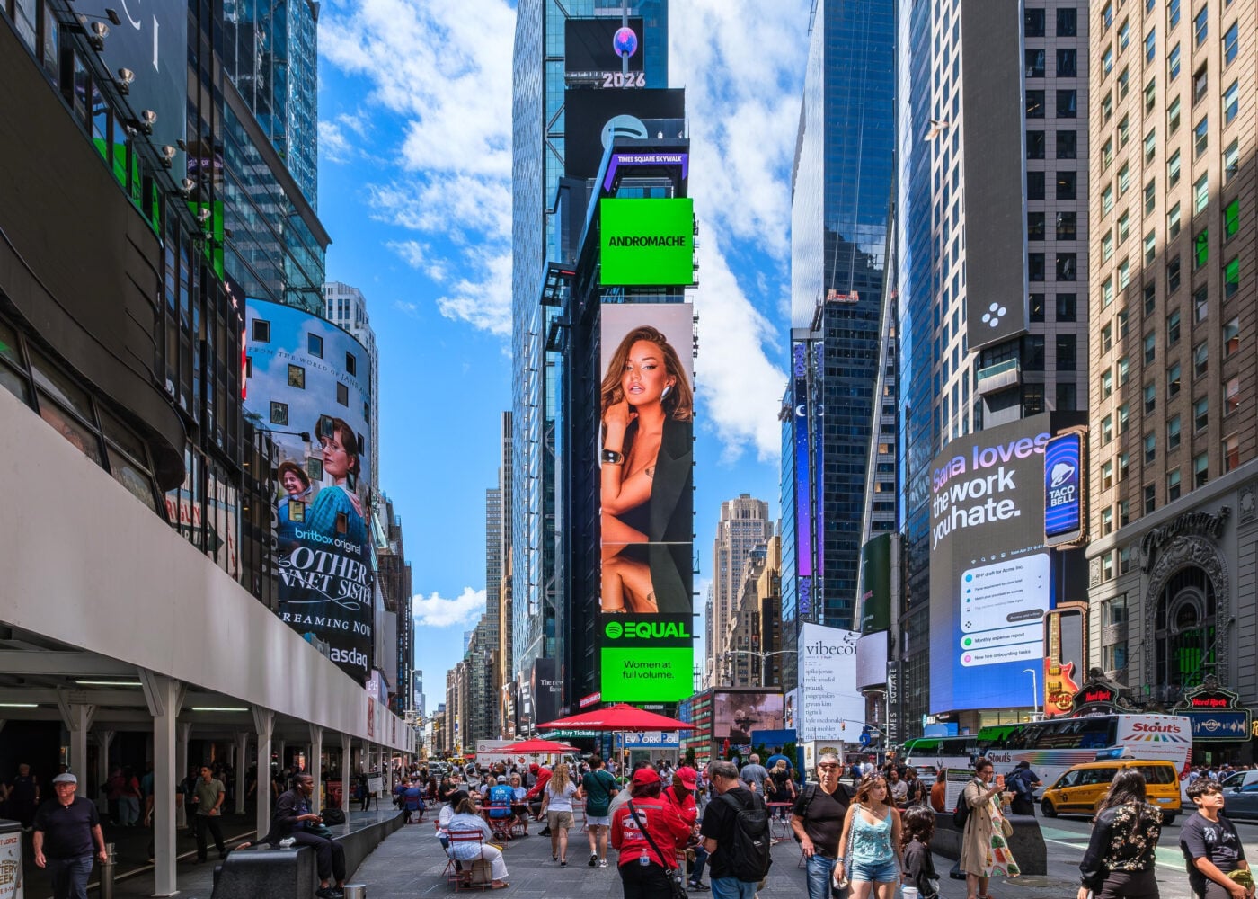 Ανδρομάχη: Η αγαπημένη καλλιτέχνιδα στη Times Square με το Spotify Equal