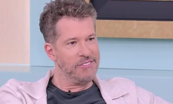 Χάρης Βαρθακούρης: «Η οικογένειά μας επανενώθηκε στην Πάρο μετά το 2013, όταν κάηκε το σπίτι μας»