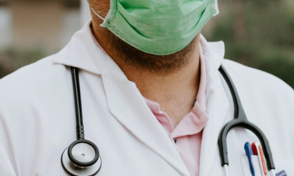 Επιβεβαιώθηκε το πρώτο κρούσμα ευλογιάς των πιθήκων στην Ελλάδα για το 2026