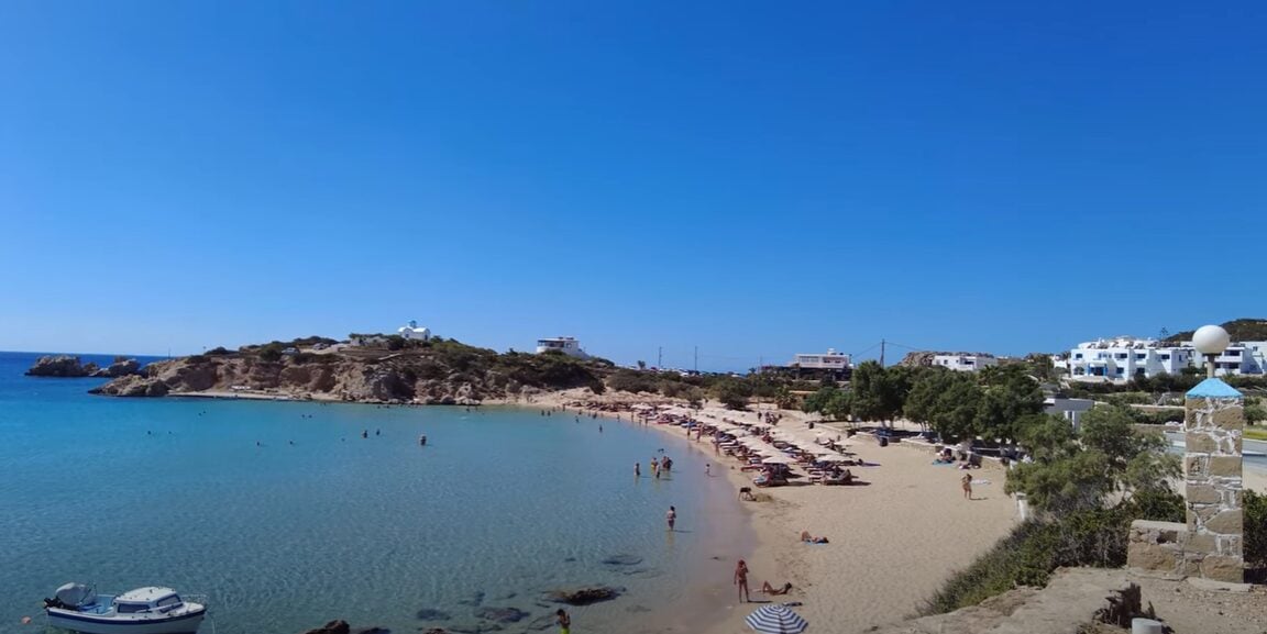 Οι Ιταλοί αποθεώνουν το ελληνικό νησί για την εξωπραγματική θάλασσα