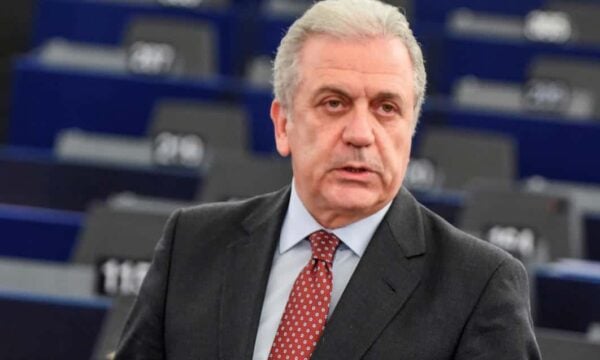 Qatargate: Συλλαμβάνουν τον Αβραμόπουλο από στιγμή σε στιγμή, μπλεγμένος και αυτός στο σκάνδαλο