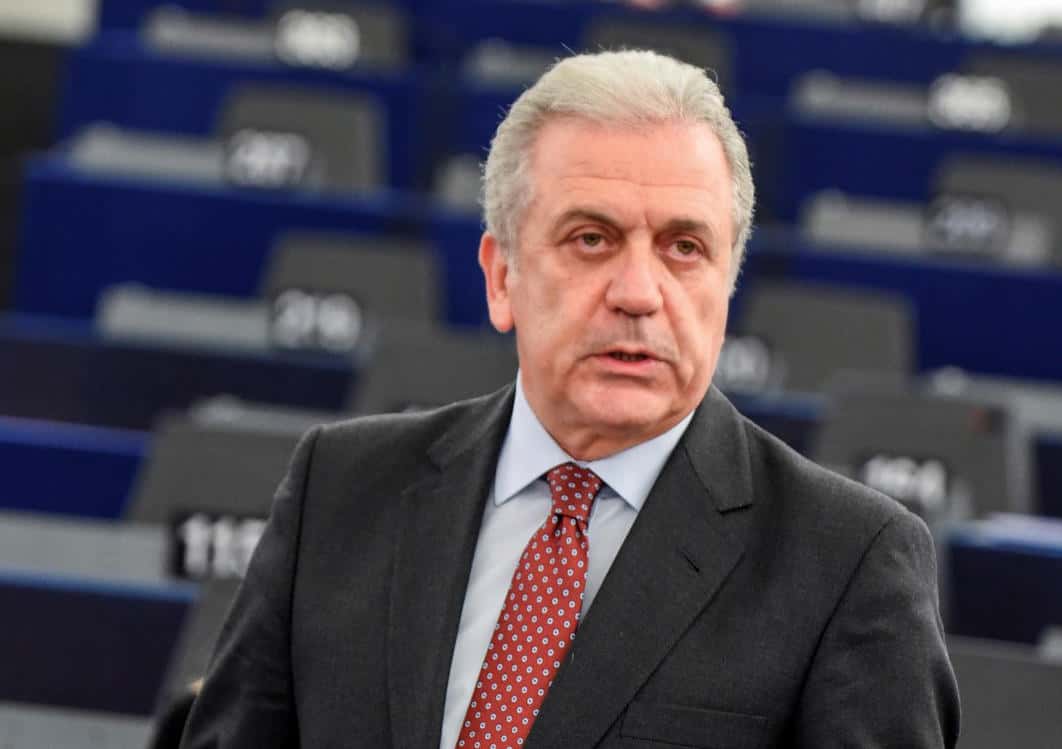 Qatargate: Συλλαμβάνουν τον Αβραμόπουλο από στιγμή σε στιγμή, μπλεγμένος και αυτός στο σκάνδαλο