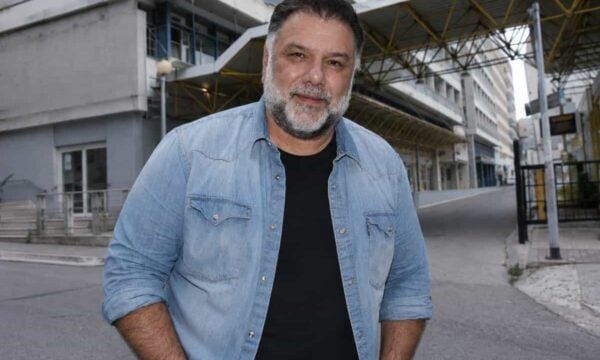 Σοκ! Εσπευσμένα στο νοσοκομείο ο Γρηγόρης Αρναούτογλου-Λυγισμένος από τους πόνους