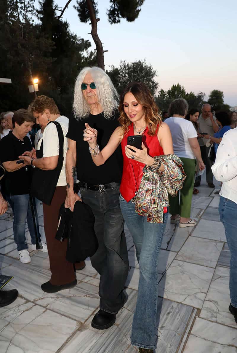 Έλενα Φερεντίνου: Αυτή απομάκρυνε Βίσση και Πάνια από τον Καρβέλα-Λάμπει σαν σταρ στο Ηρώδειο η νέα σύζυγος του συνθέτη