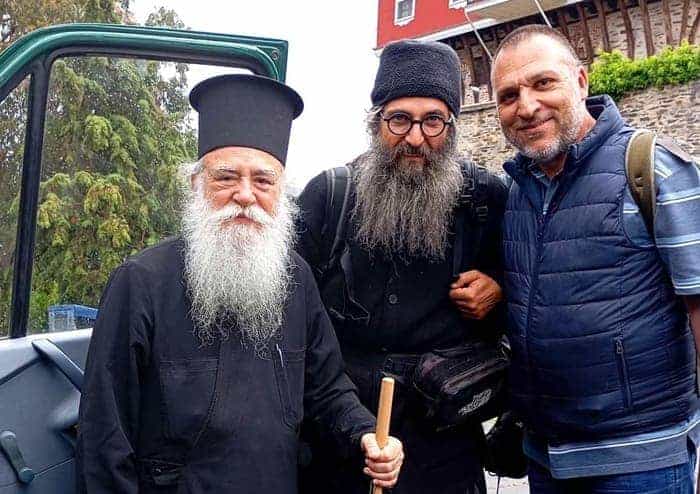 Αποκάλυψη! Ο Άρης Σερβετάλης μεταμορφωμένος στο Άγιο Όρος – Προετοιμάζεται να αφήσει τα εγκόσμια