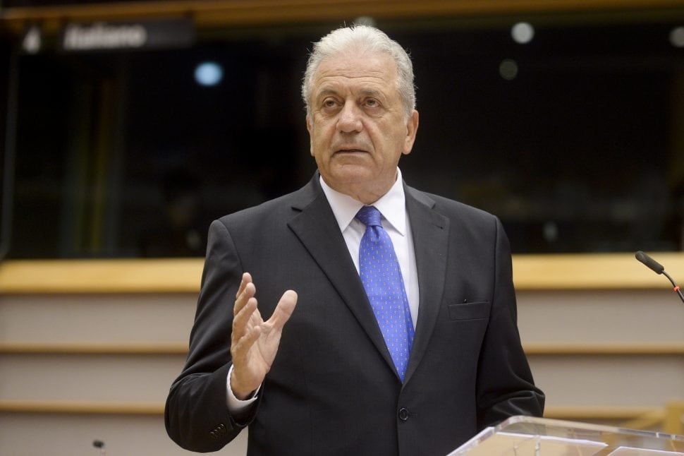 Qatargate: Συλλαμβάνουν τον Αβραμόπουλο από στιγμή σε στιγμή, μπλεγμένος και αυτός στο σκάνδαλο
