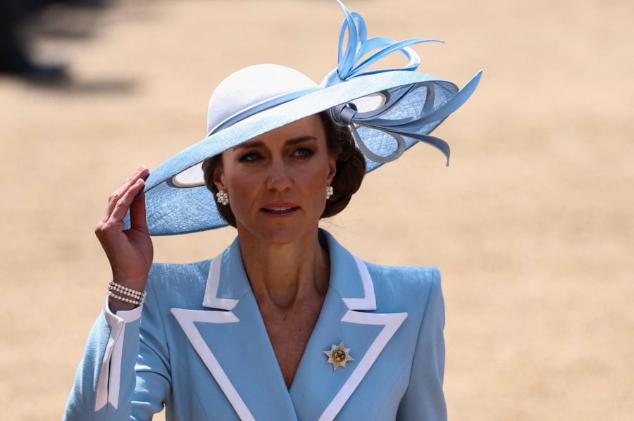 Trooping the Colour 2026: Η εντυπωσιακή παρέλαση για τα γενέθλια του βασιλιά Καρόλου – Η λαμπερή παρουσία της Kate Middleton
