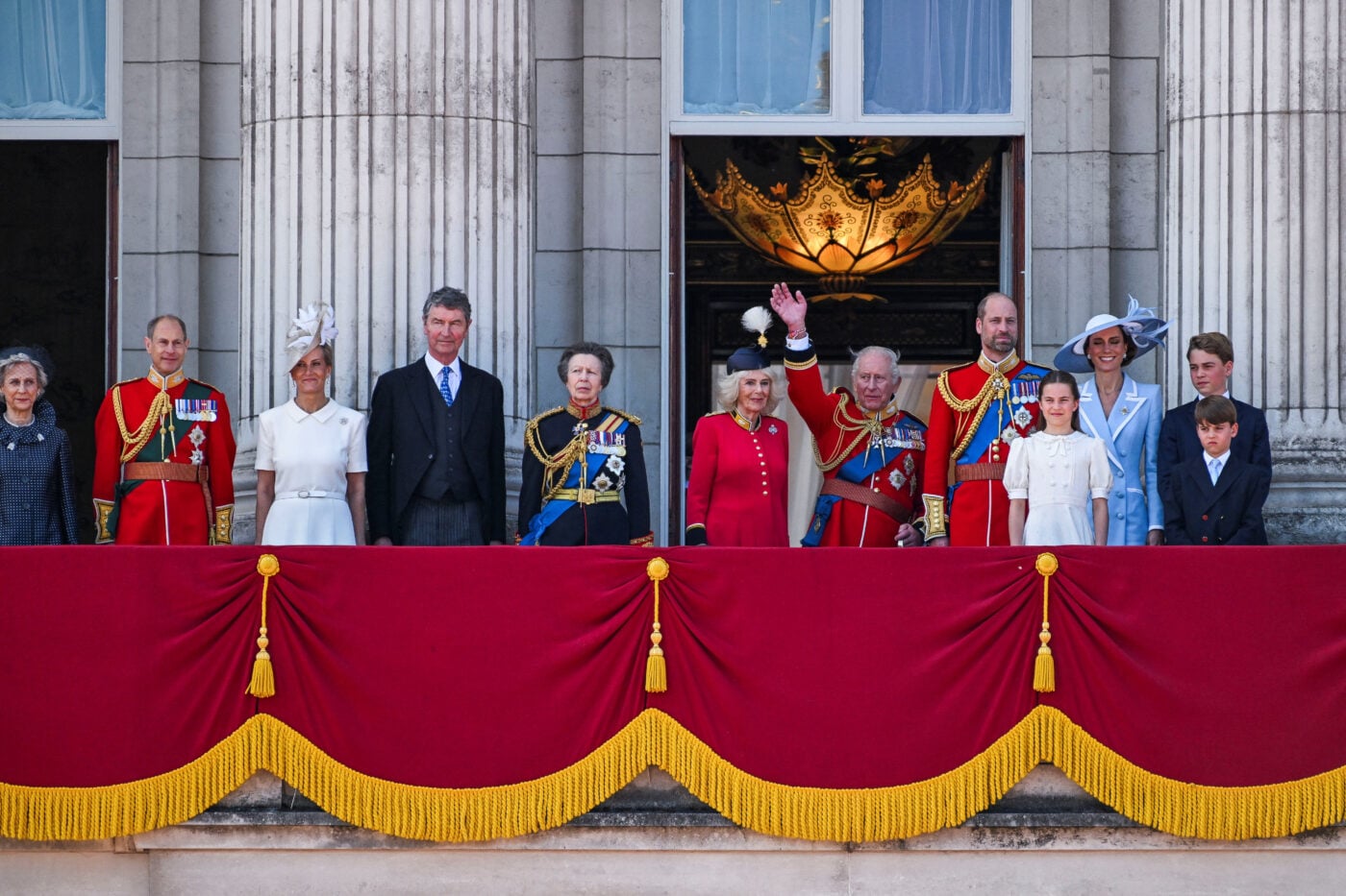 Trooping the Colour 2026: Η εντυπωσιακή παρέλαση για τα γενέθλια του βασιλιά Καρόλου – Η λαμπερή παρουσία της Kate Middleton