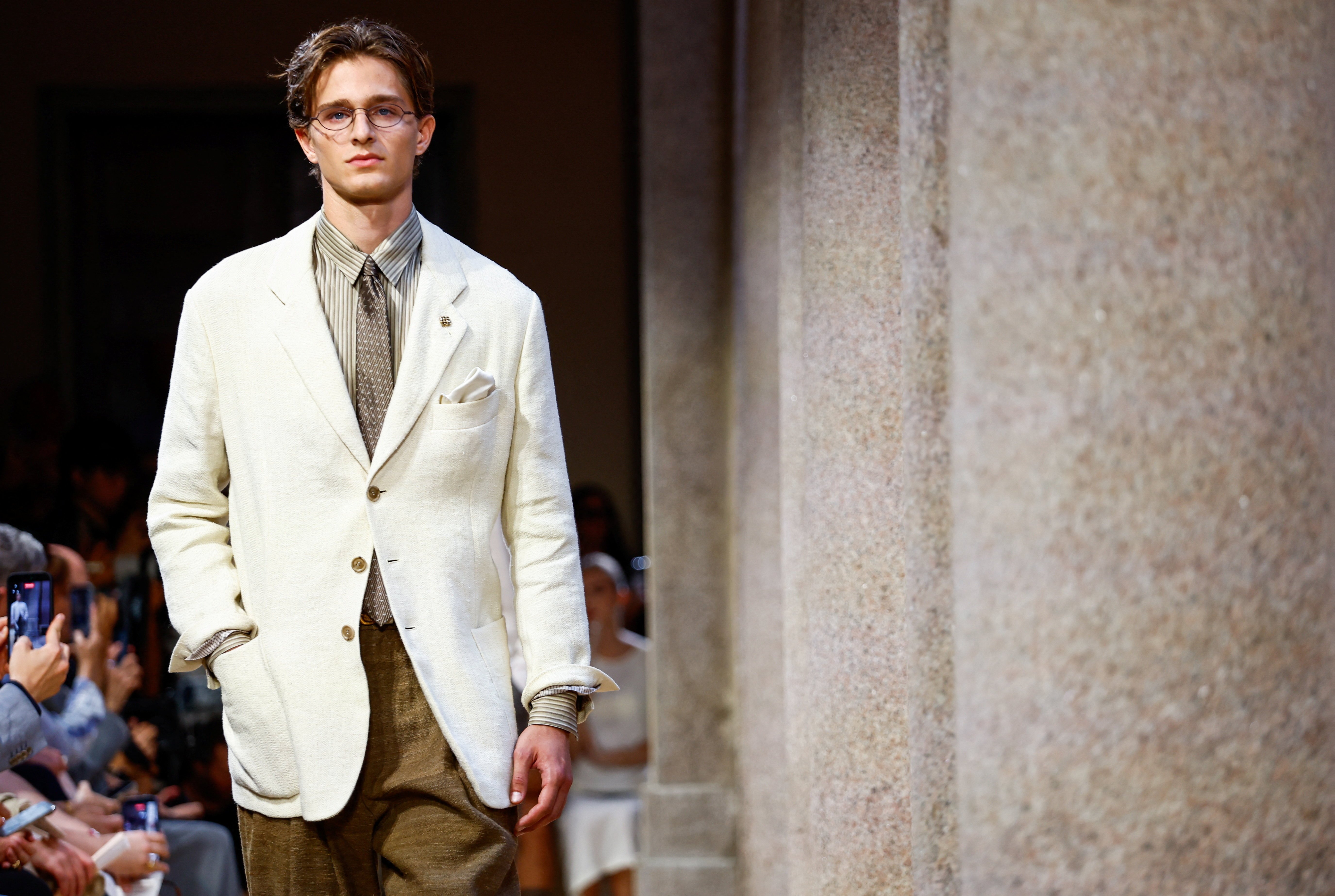 Giorgio Armani SS27: Τα χρώματα της Μεσογείου ως έμπνευση για το καλοκαίρι