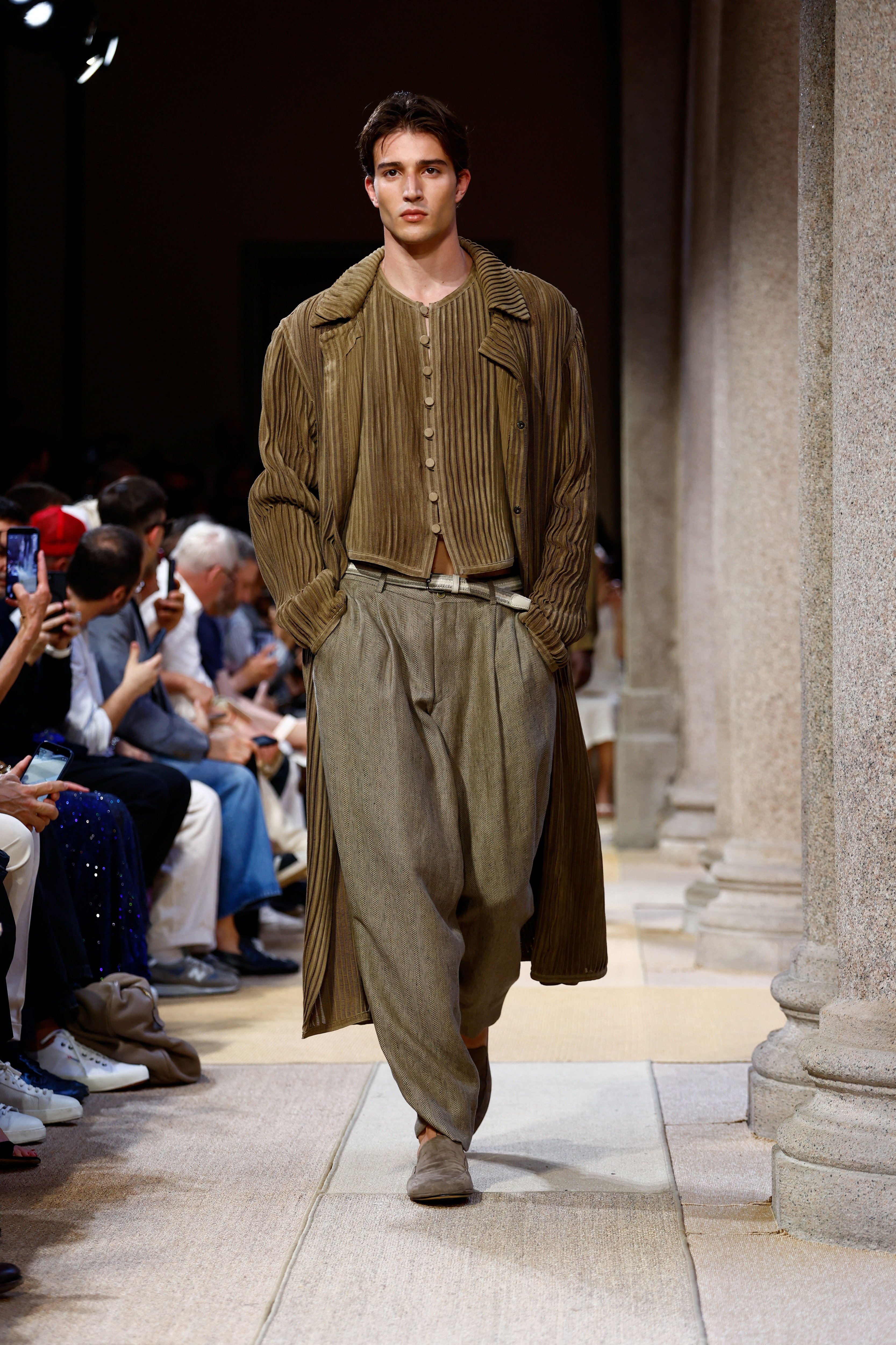 Giorgio Armani SS27: Τα χρώματα της Μεσογείου ως έμπνευση για το καλοκαίρι