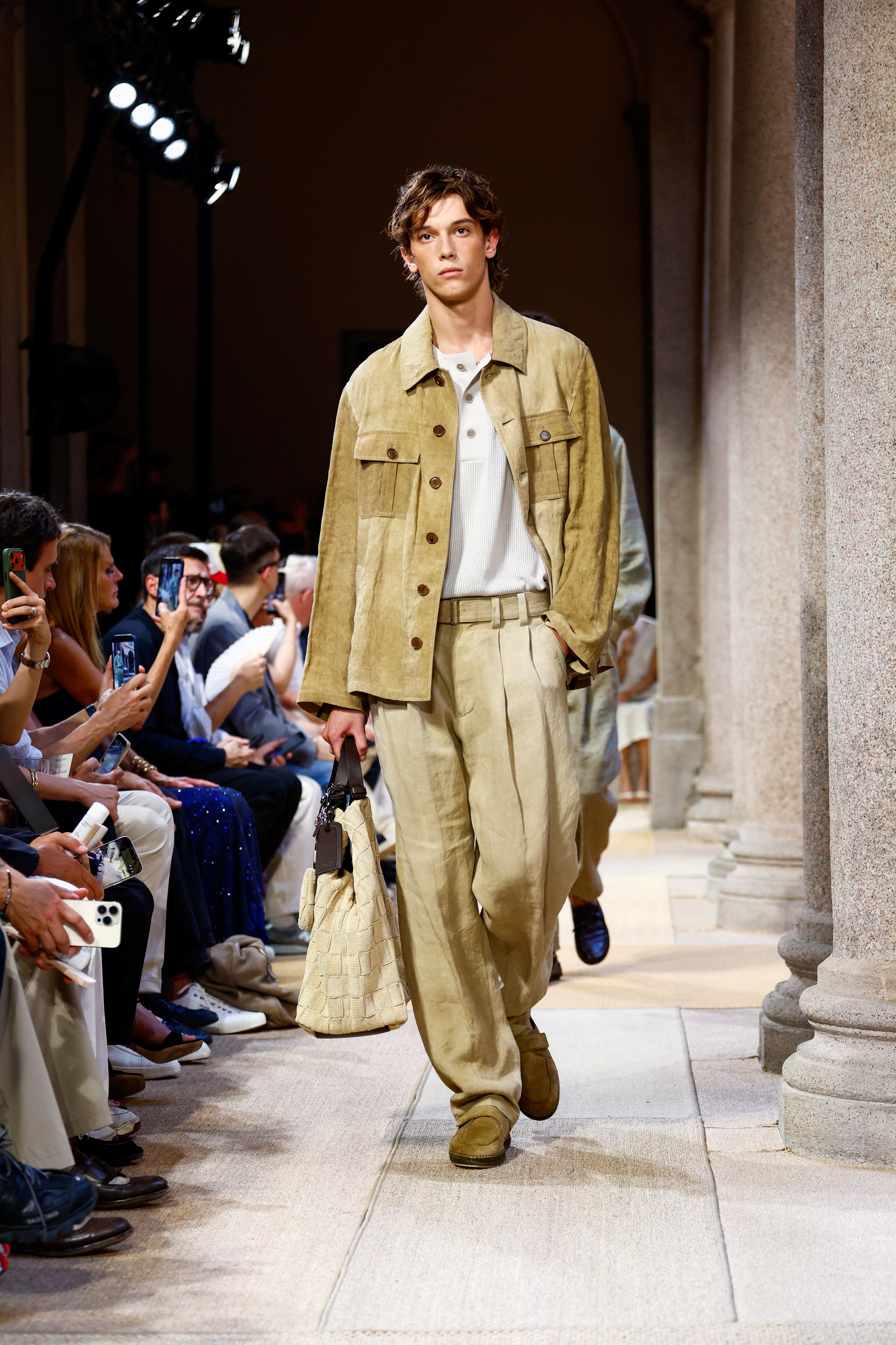 Giorgio Armani SS27: Τα χρώματα της Μεσογείου ως έμπνευση για το καλοκαίρι