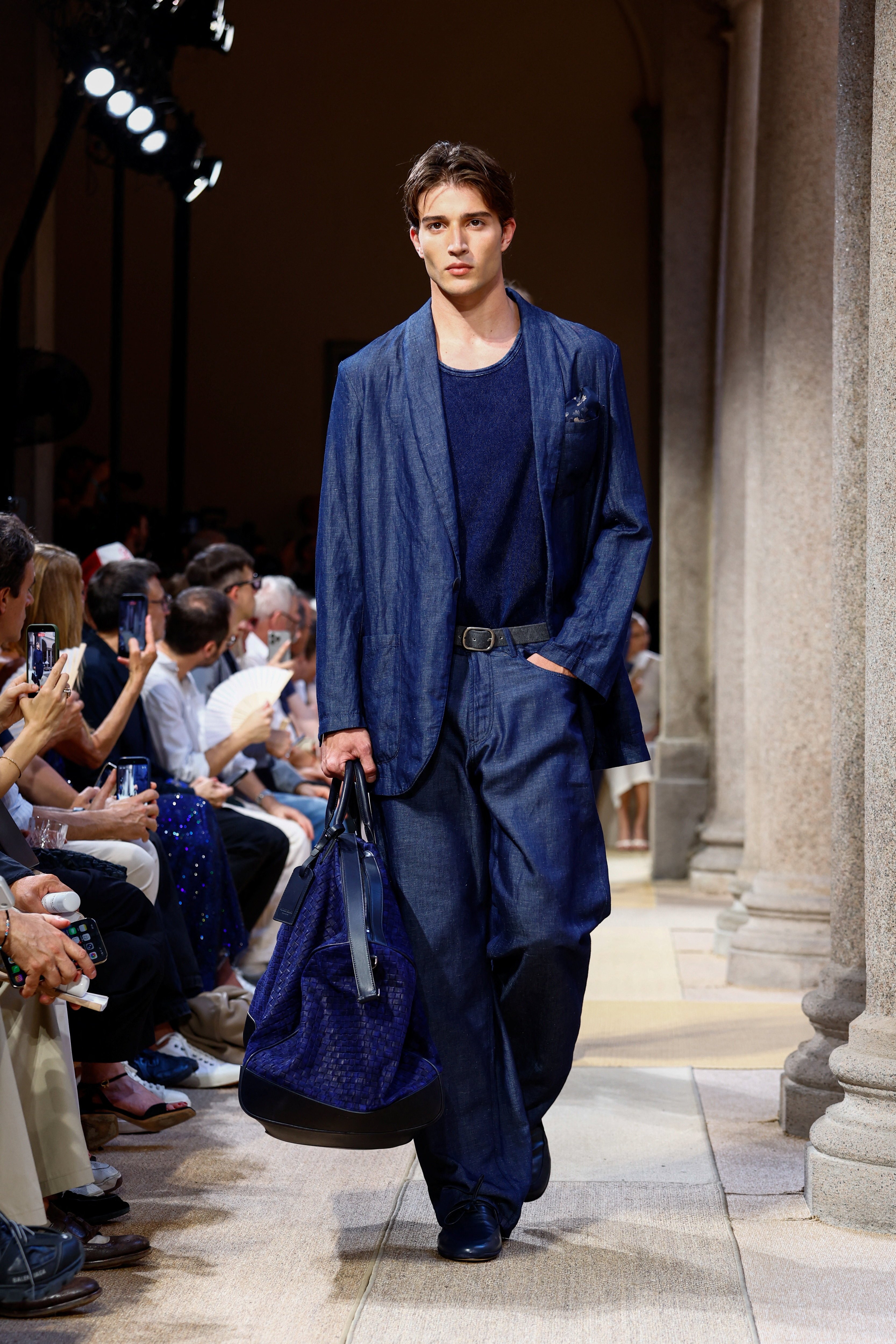 Giorgio Armani SS27: Τα χρώματα της Μεσογείου ως έμπνευση για το καλοκαίρι