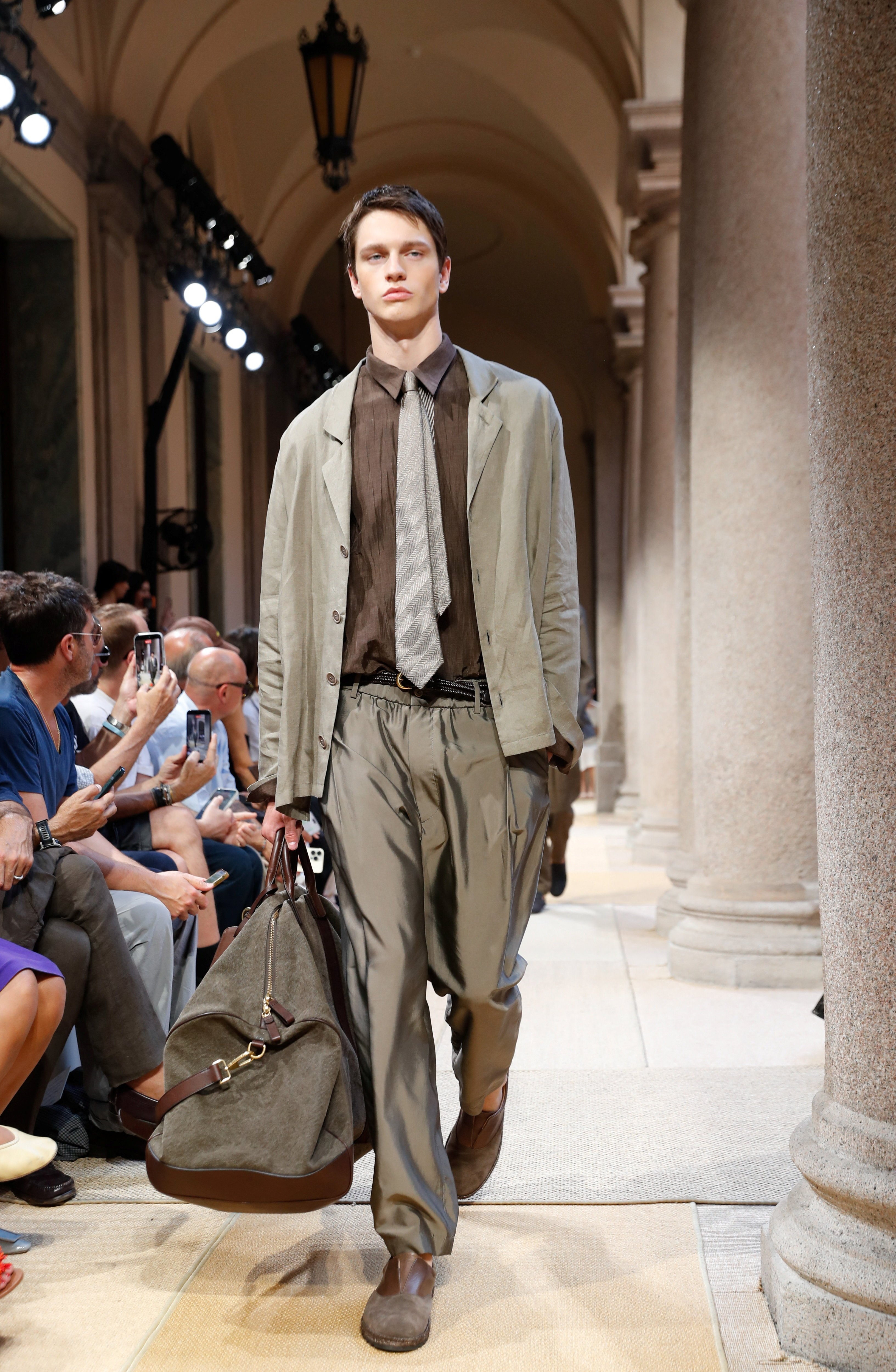 Giorgio Armani SS27: Τα χρώματα της Μεσογείου ως έμπνευση για το καλοκαίρι