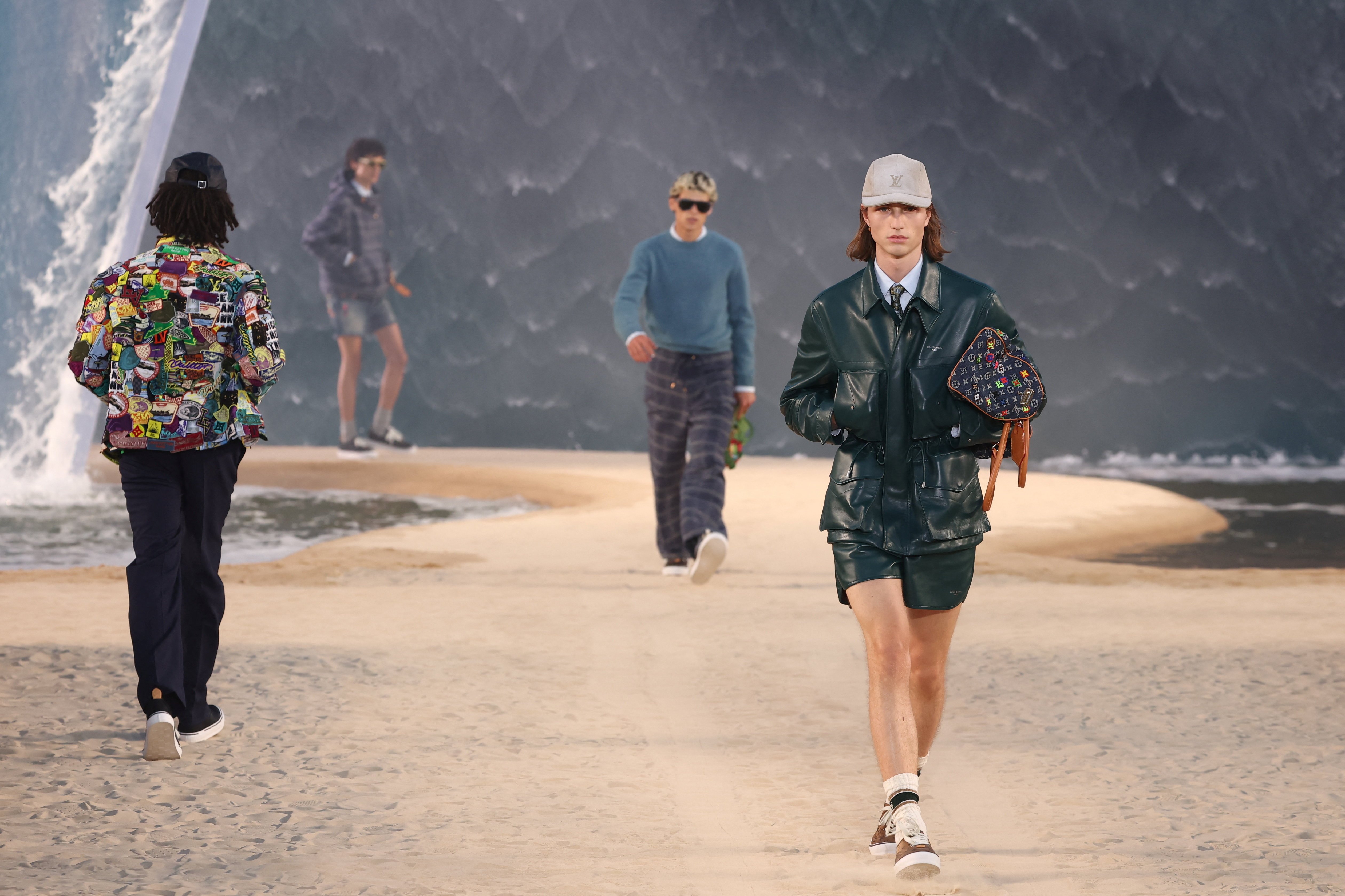 Louis Vuitton έστησε μία παραλία στην καρδιά του Παρισιού με το Surf & The City