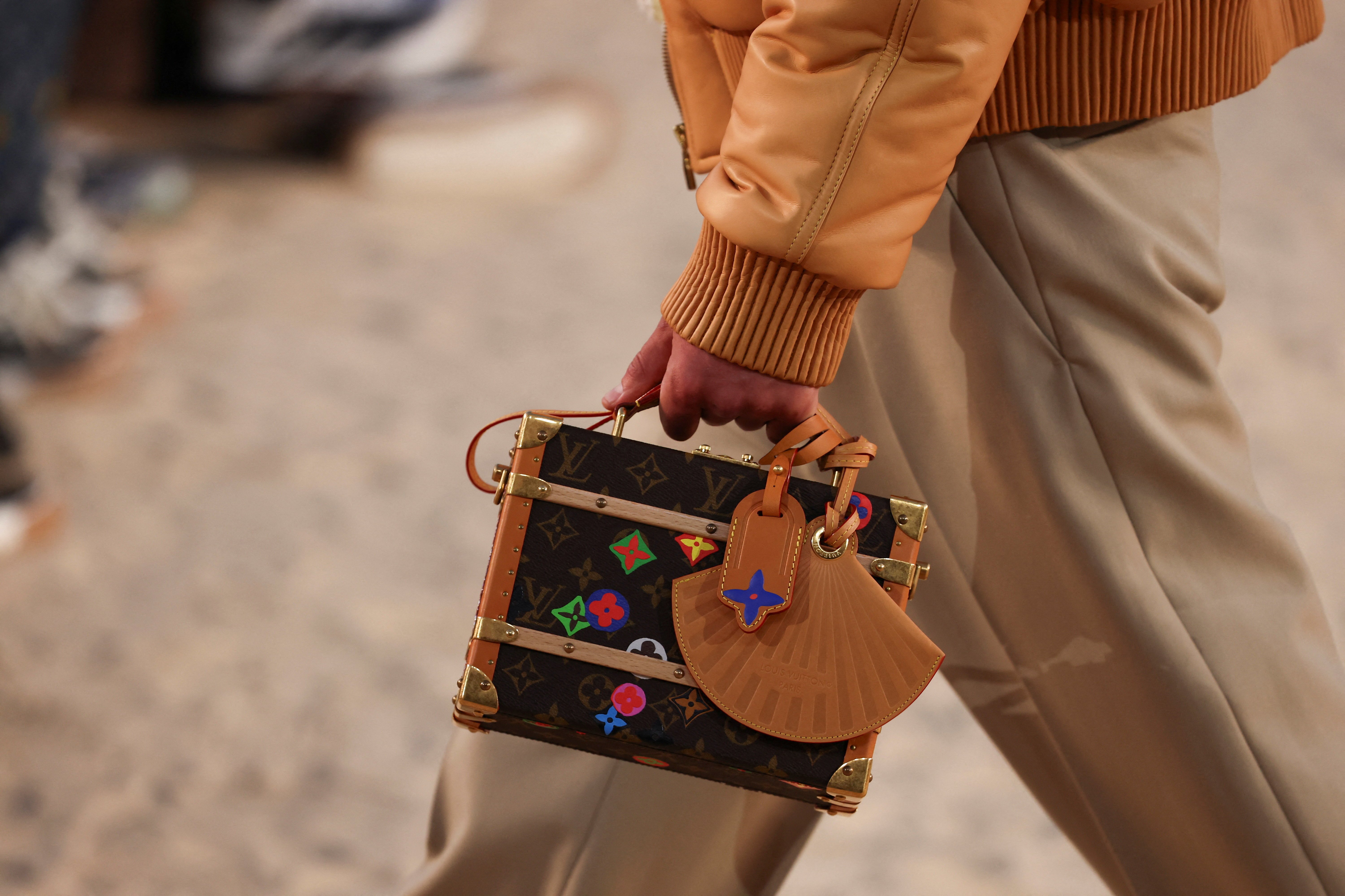 Louis Vuitton έστησε μία παραλία στην καρδιά του Παρισιού με το Surf & The City