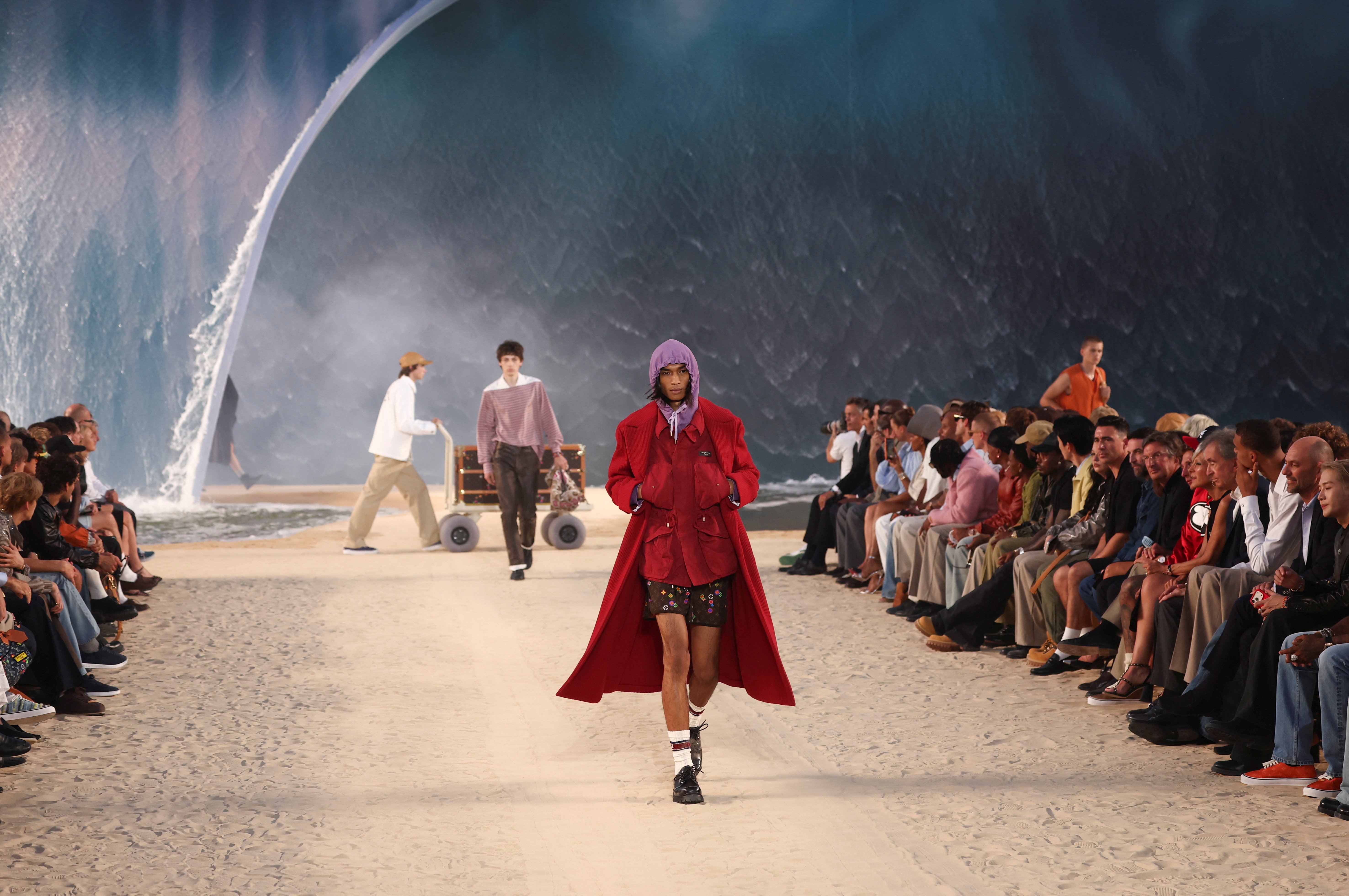 Louis Vuitton έστησε μία παραλία στην καρδιά του Παρισιού με το Surf & The City