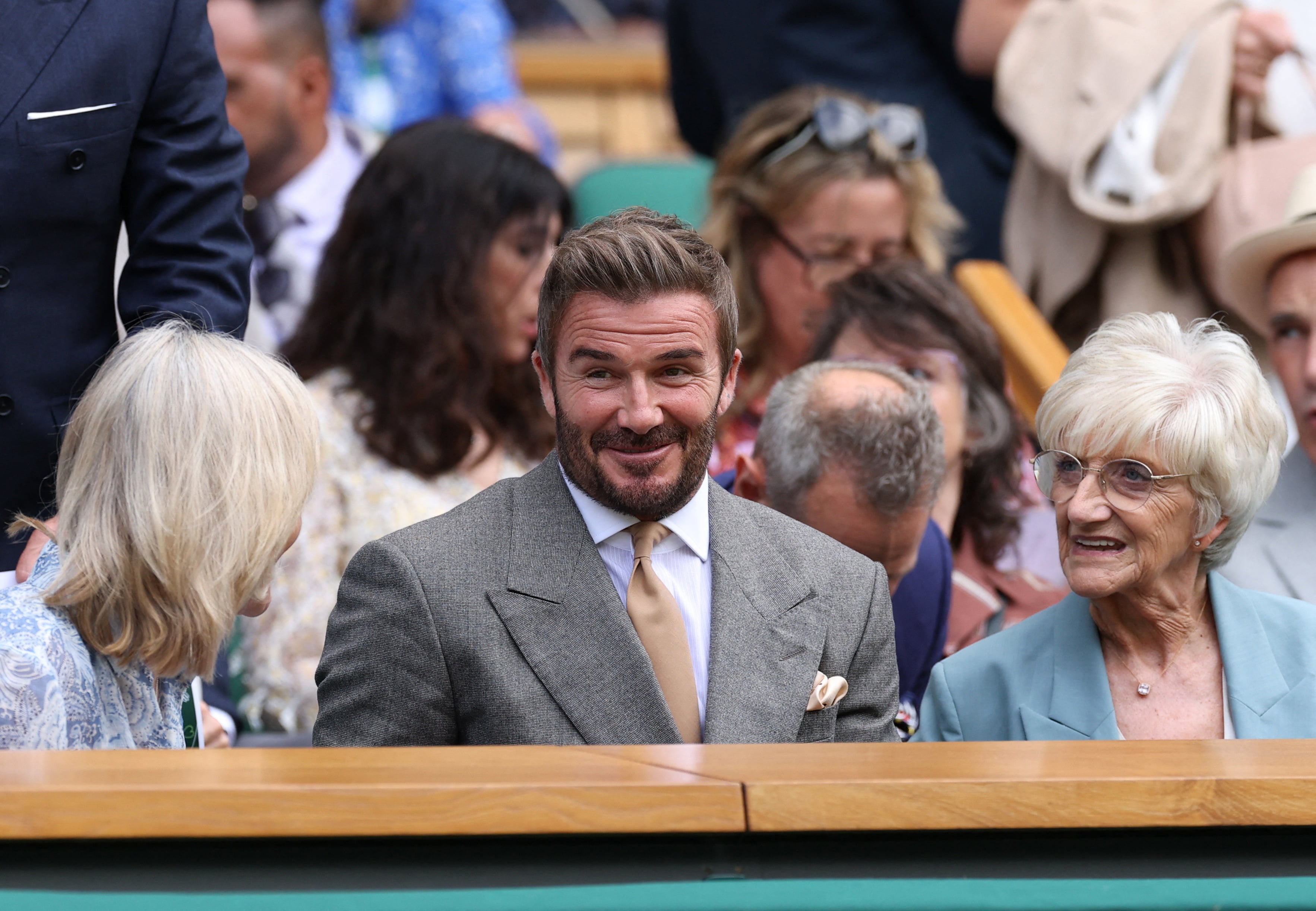 David Beckham: Βρέθηκε με τη μητέρα του στο Βασιλικό Θεωρείο του Wimbledon