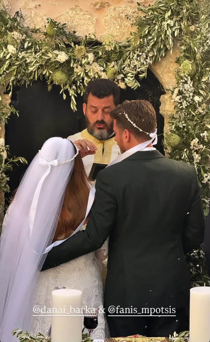 Γάμος Μπάρκα: Όταν η Δανάη πάτησε το πόδι του γαμπρού και η συγκίνηση της γιαγιάς Τούλας