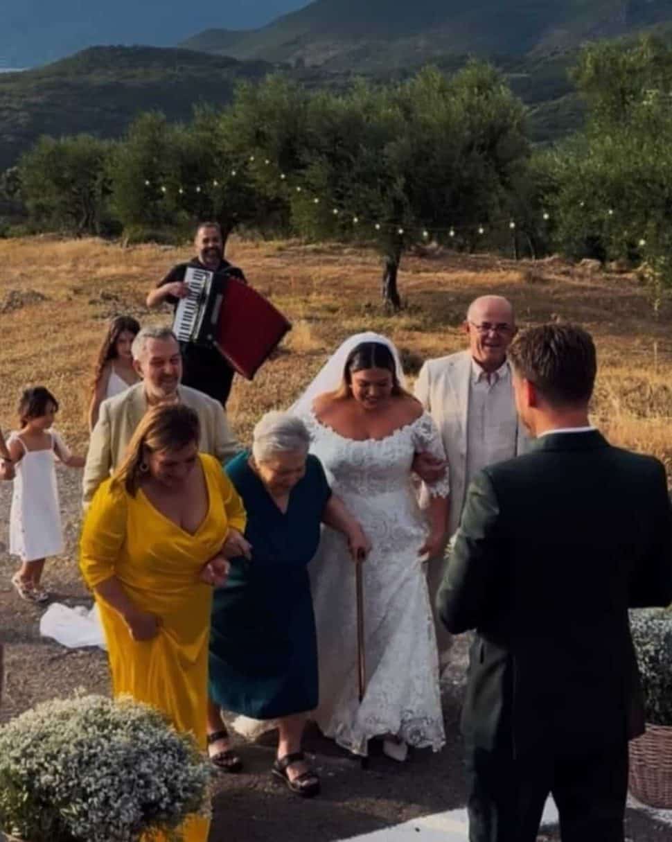 Έχασε τις αισθήσεις της η Δανάη; Το πιθανό σημάδι εγκυμοσύνης στη γαμήλια γιορτή-Η αιφνίδια σκοτοδίνη μετά τον έντονο χορό