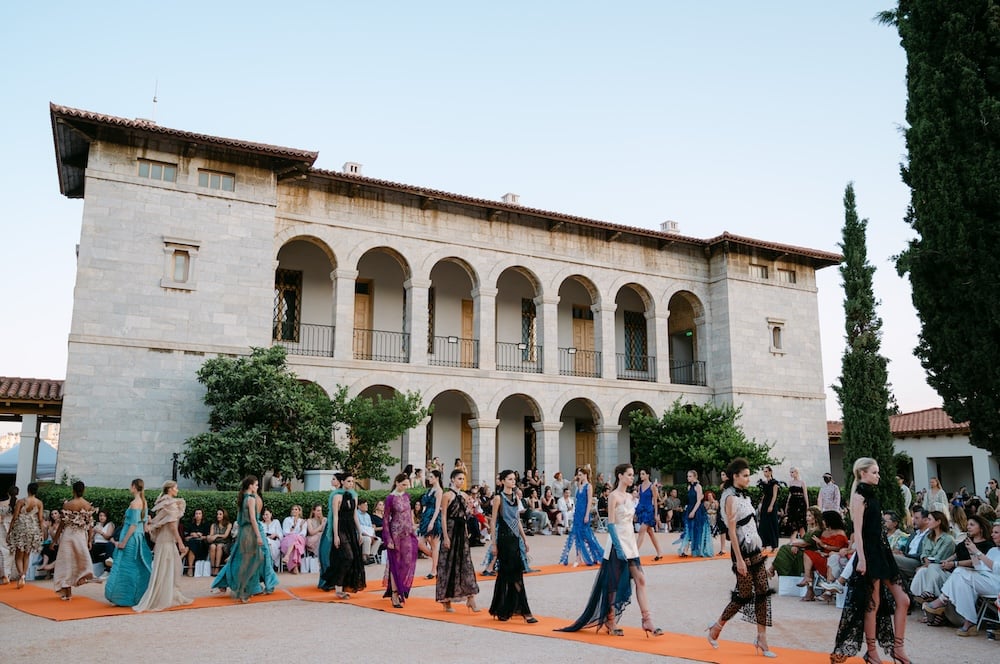 Hautes Grecians στη Villa Ilissia: Ένα catwalk στην πιο μαγευτική αυλή της Αθήνας